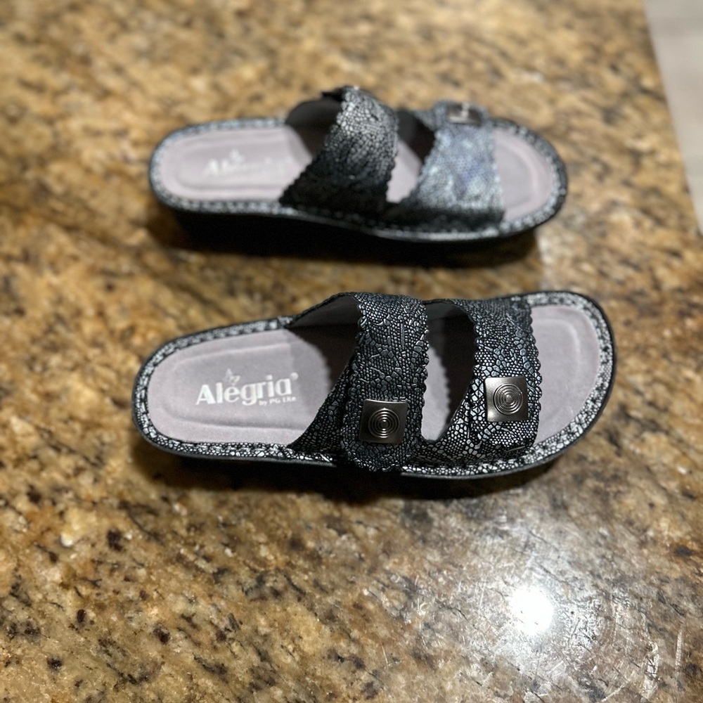 NEW Alegria Sandra Silver Pewter Lace Slide Wedge Sandals Size 38/US 7.5 - Picture 3 of 9